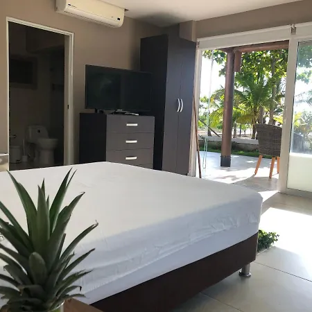 Beach Bungalows 3*